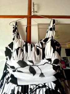 Black &amp; White Sleeveless Floral Dress