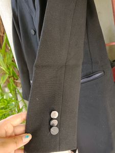 Branded New Beautiful Coat For Women 🖤🖤🖤