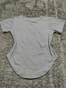 Savana V-Neck Tee shirt