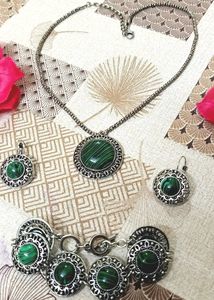 Emrald Green Modern Jewellery Set 💚