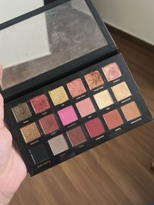 Huda Beauty Rose Gold Limited Edition Palette