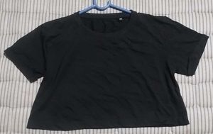 Cuter Black Super Crop Top
