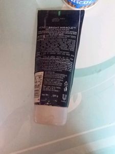 Pond&#39;s Detox Facewash