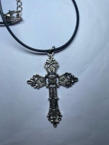 Y2K Cross Necklace🕸️