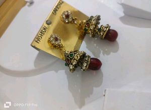 2 Earrings