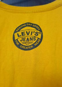 Levi&#39;s Yellow Graphic Tee