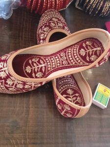Embroidered Maroon Juttis