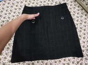 Chic Black Mini Skirt