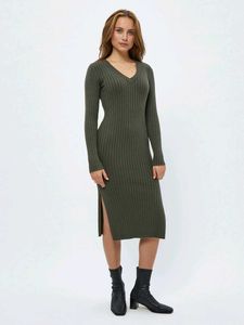 Desires international Ribbed v-neck Midi Dress