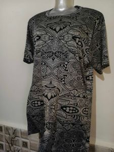 M/L Patterned T-Shirt Max Chest Size 42 inches