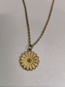 Daisy Pendant Necklace
