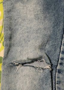 Ripped Denim Jeans with FREEGIFT