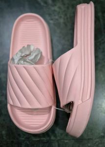 New Women Eva Slipper In Size 6