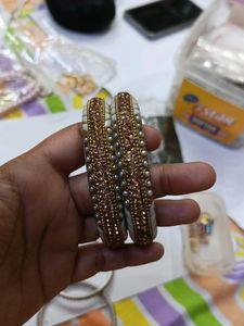 Off White Colour Bangle Set