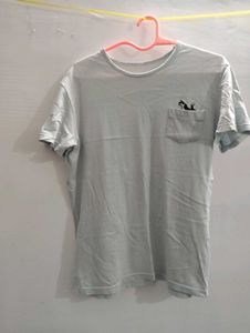 T-shirt with pocket design