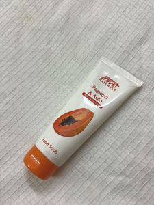 Nykaa Naturals Papaya Face Scrub
