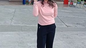Ribbed Baby Pink Woollen Top