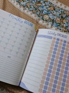 6 MONTHS UNDATED STUDY PLANNER / TRACKER / JOURNAL