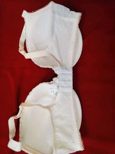 🇳🇿💫♥️ Imported White Lace Trim Heavy Paded Bra