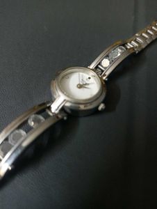 Elegant Silver Wristwatch