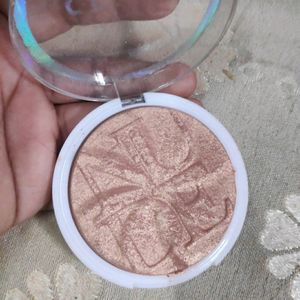 NUDE HIGHLIGHTER