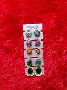 🆕️PACK OF 5 STUDS