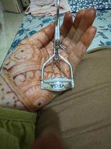 Vega Eyelash Curler