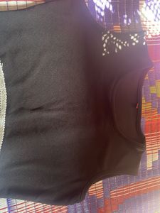 Black Sleeveless Crop Top