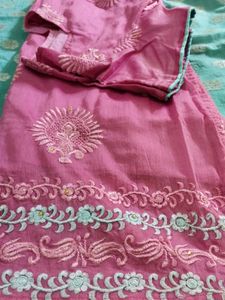 Hi Friends👭👬 Chanderi Sillk Dupatta And Embroidery Top Dupatta Is Awesome. If U Want U Can Buy Only Dupatta Also