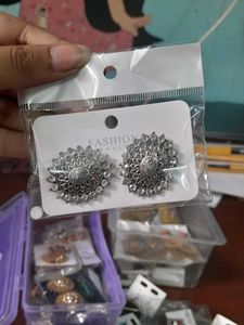 5 Pairs Of New Earrings For Sale