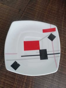 fine bone china plates.(available for two day)