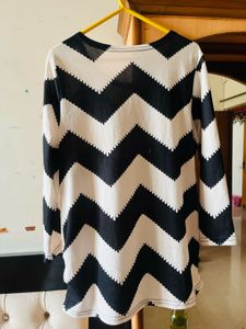 Black &amp; White Print Top