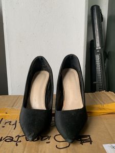 Black Pointed-Toe Heels