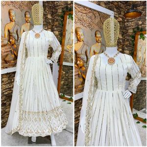 New Stayle Beautiful Pakistani Gown Dress Inpoted