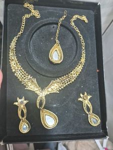Elegant Rhinestone Necklace Set