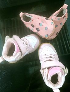 Girls size 5 shoes