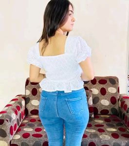 A WOMEN&#39;S TOP!!🤍🤍