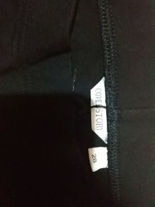 A Vibrant Black Jeggings ( Jeans)