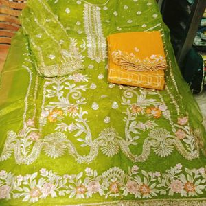 Pakistani stylish Unstitched Suit