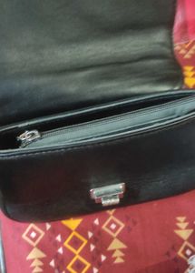 Classic sling Bag