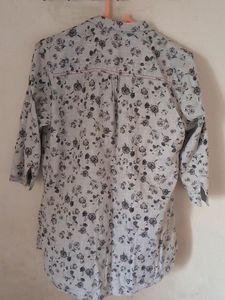 3/4th Sleeves Women&#39;s shirt rarely used in good condition.