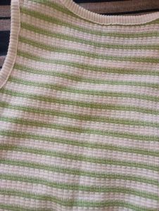GREEN AND WHITE LINING KEORIAN TOP💚