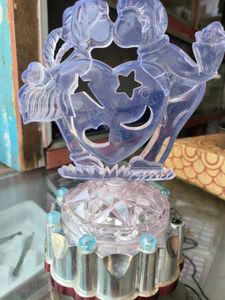Vintage Kissing Couple Music Box