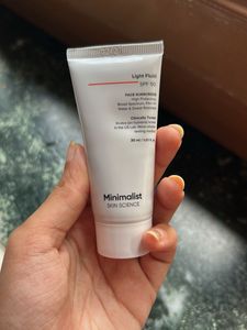 SPF50 light fluid sunscreen