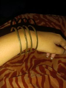 2 Bracelets