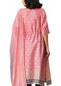Elegant Pink Kurta with Stylish Design