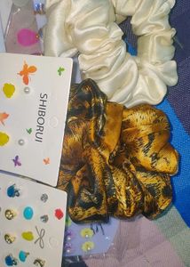 👸🏻Korean Earrings,2 Cards And Scrunchies