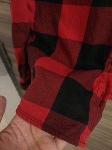 H&amp;M Red &amp; Black Flannel Button Up Shirt