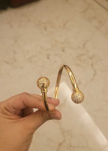 Twisting Gold Color Bangle