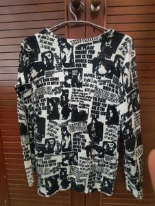 Black Scoop neck fittted top.